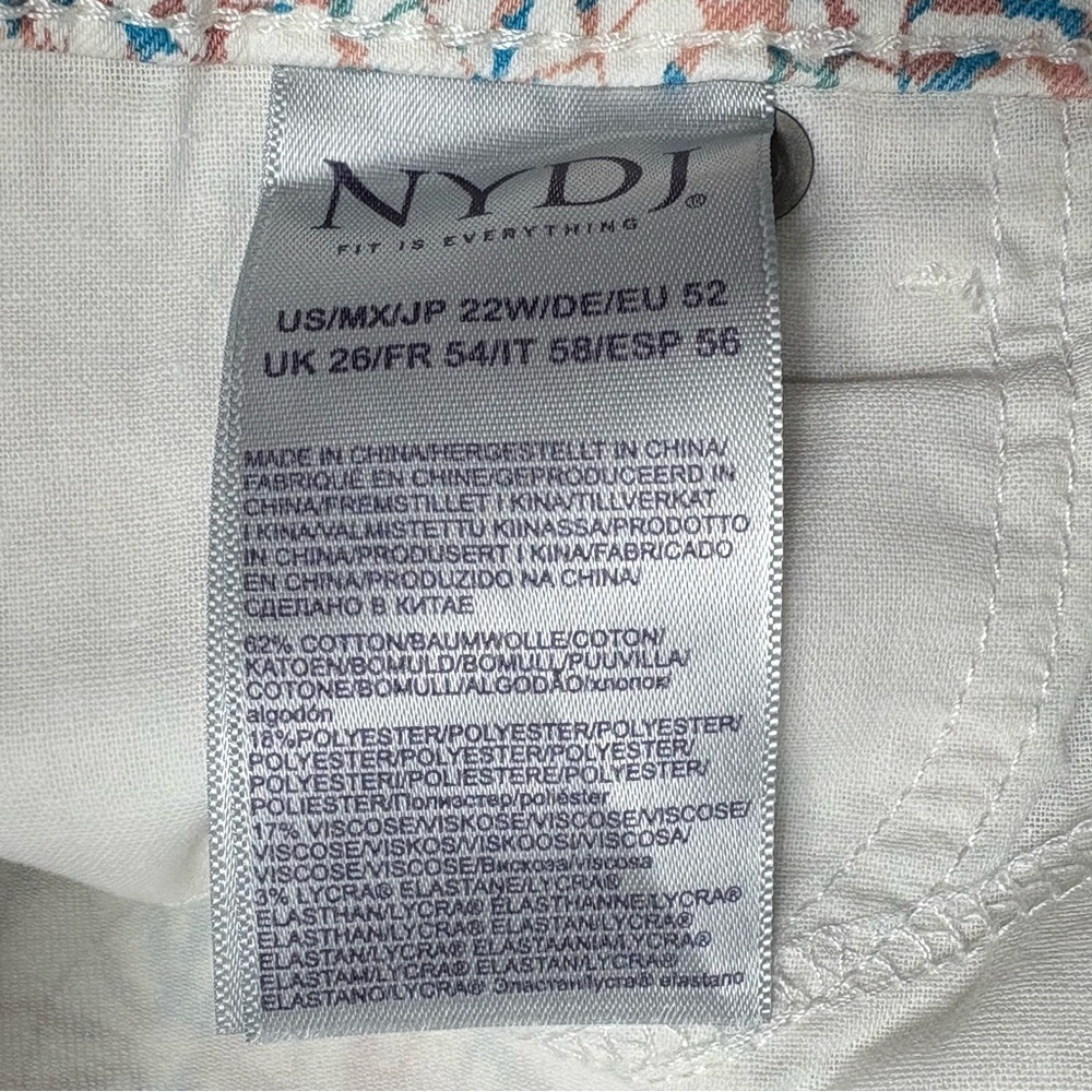 NYDJ Briella Denim Bermuda Shorts Sz 22W Dreamcatcher Print Lift Tuck 5 Pocket - Picture 10 of 13